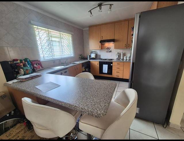 3 BEDROOM TOWNHOUSE FOR SALE IN ELANDSPARK